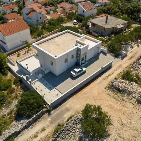 Zenta Villa