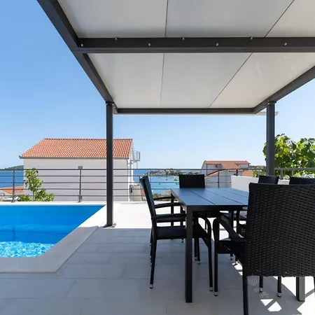 Zenta Villa